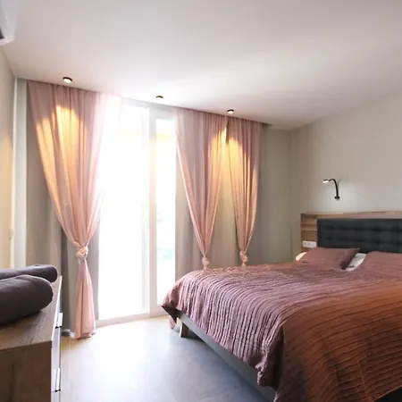 Azahara Sunrises, Cristianos Apartament *